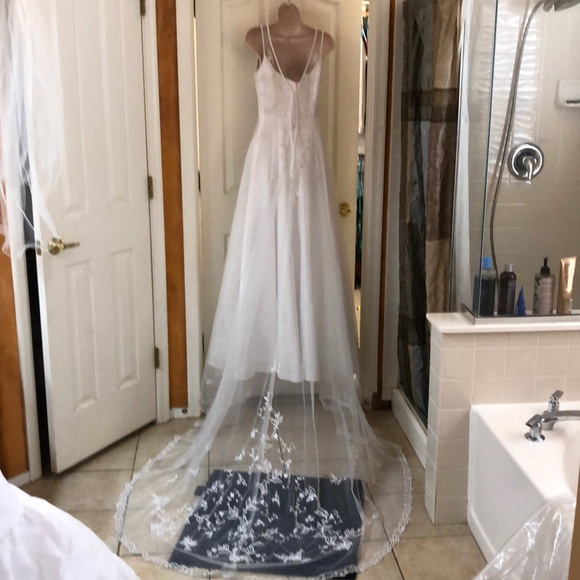 Oleg Cassini Dresses & Skirts - Oleg Cassini Wedding Dress Size 6 Lace Beaded A-Line Bridal Gown w/ Train Bustle